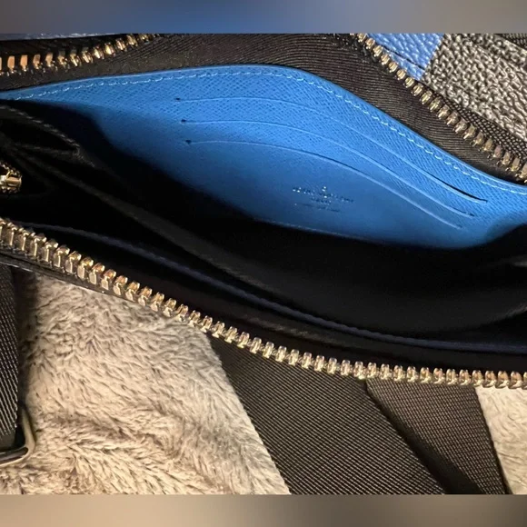 ‼️SOLD‼️Limited Edition Alpha Graphite UNISEX Bumbag💙🖤💙 - Picture 5 of 16